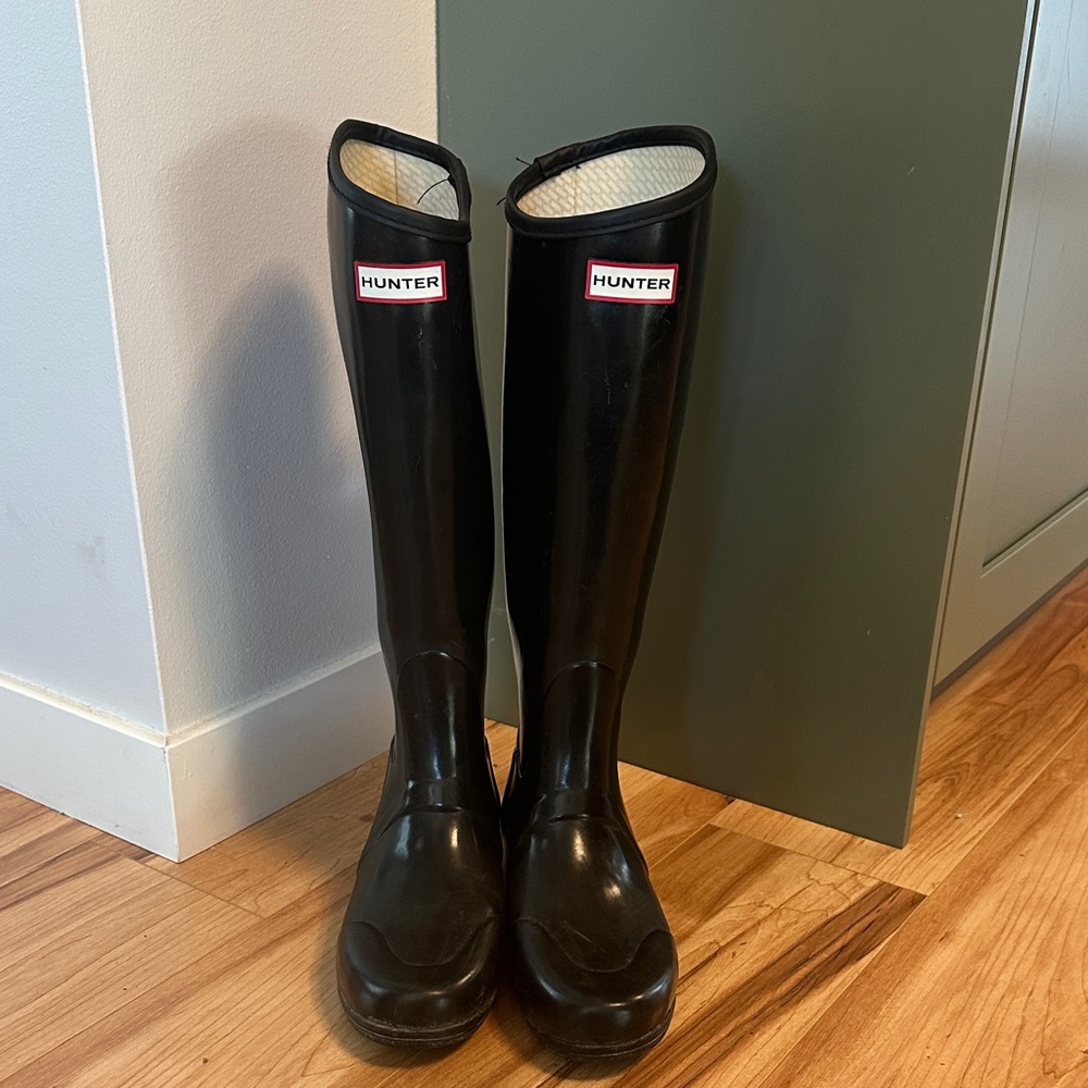 EUC Hunter Black Waterproof Boots